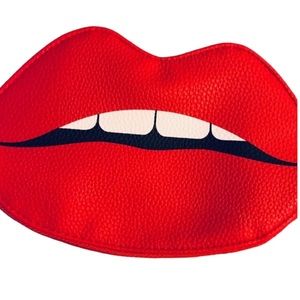 NYX LIPS 👄  COSMETICS BAG